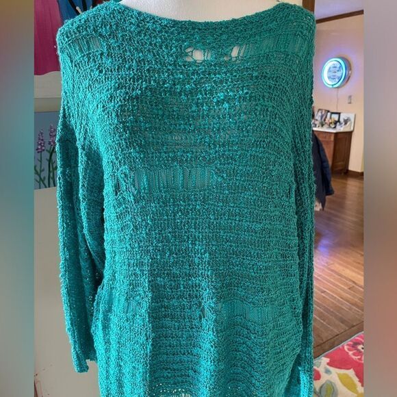 NWT BOUTIQUE DISTRESSED TURQ TEAL COLOR SWEATER. HAS DISTRESSED HOLES - Picture 2 of 7